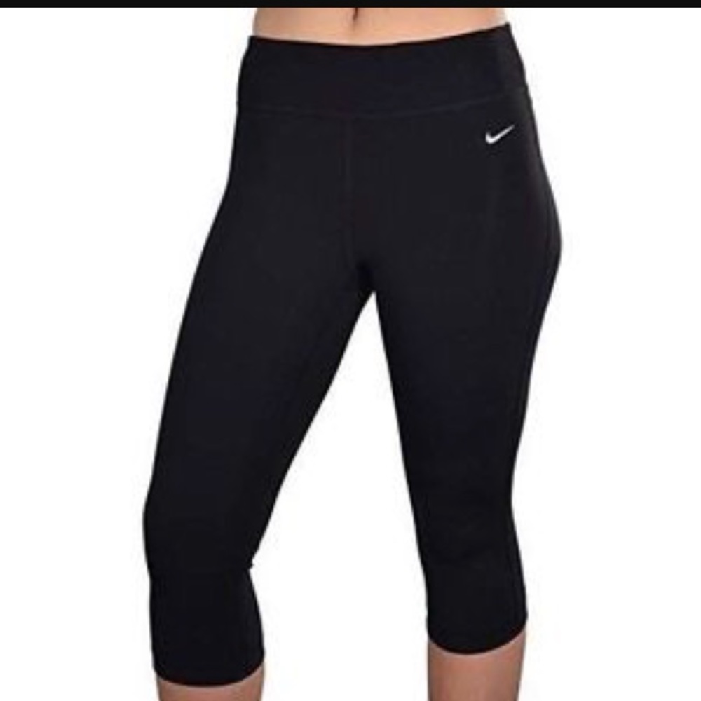 🆕Slim Fit Nike Capri pants