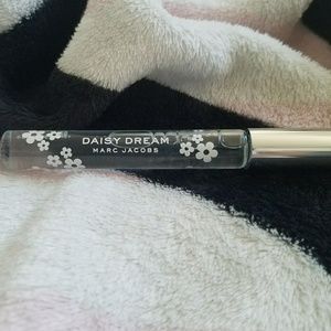 Marc Jacobs "daisy dream" roll on