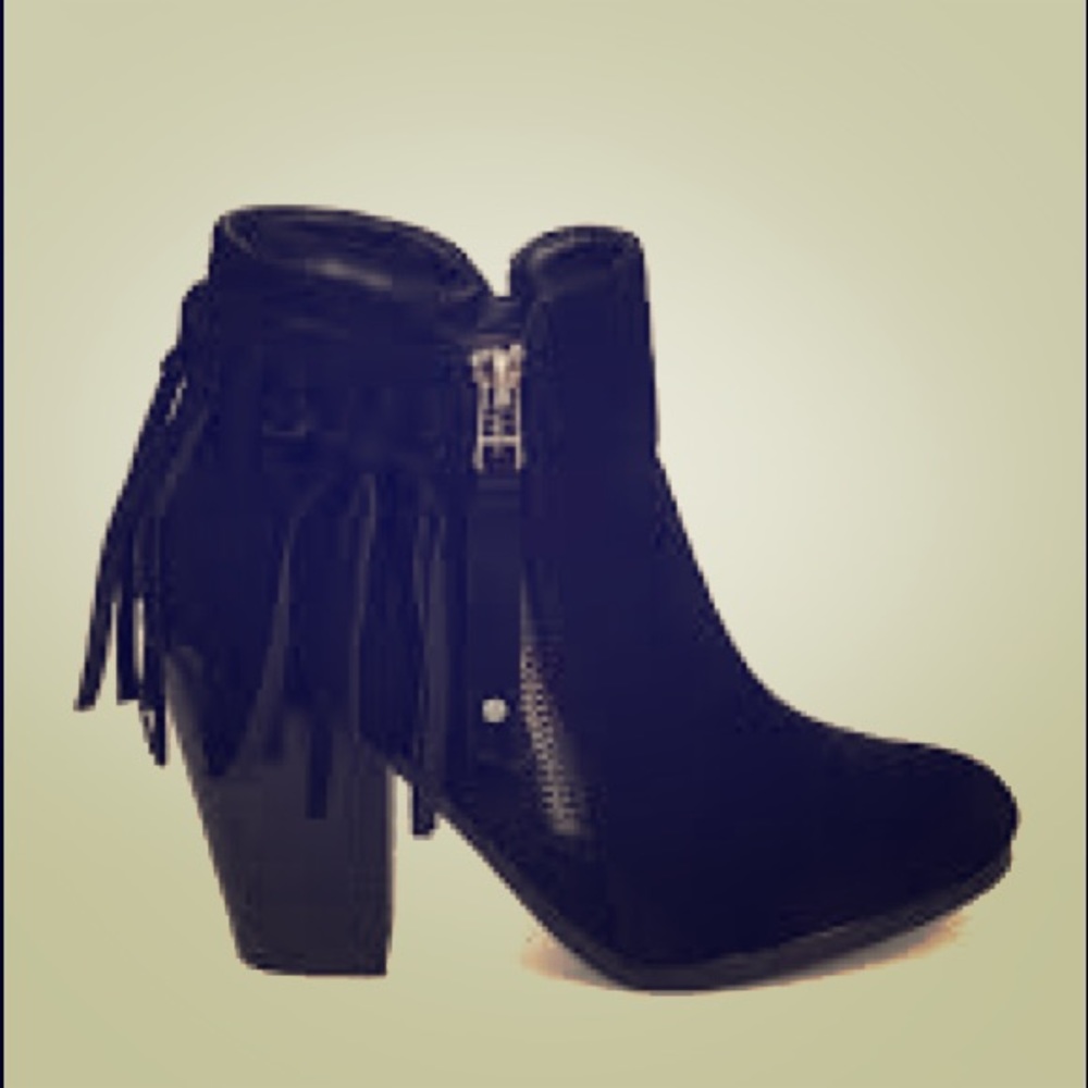 Black fringe fall bootie 🍂🍁