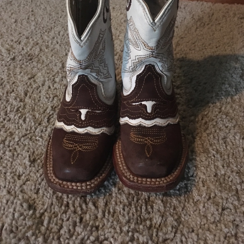 Boy boots