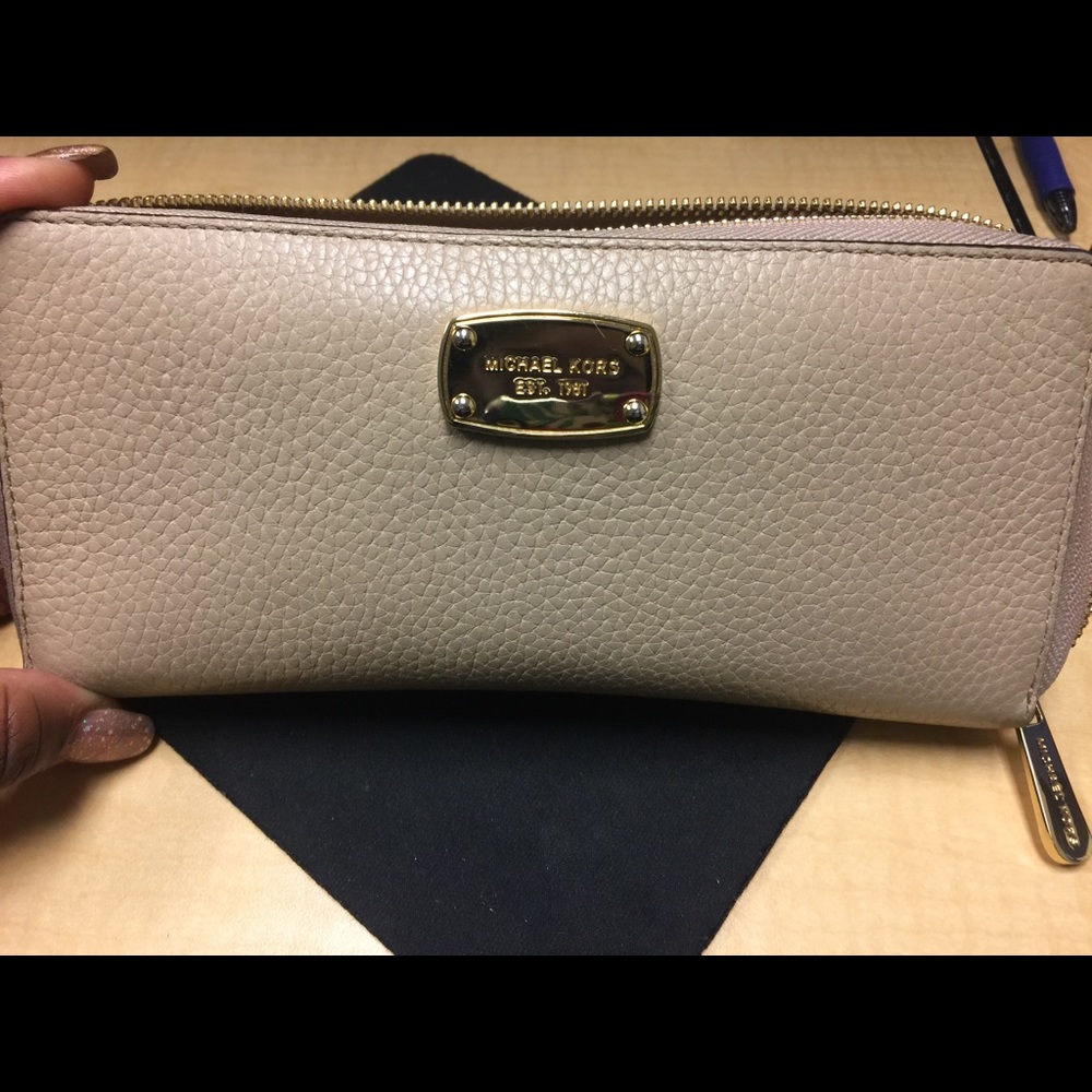 🎉🎉Flash Sale🎉🎉Michael Kors Continental