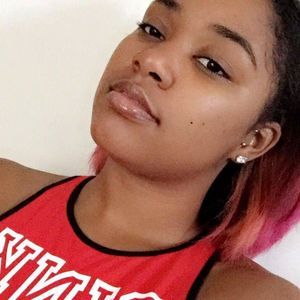 Meet your Posher, Shakira