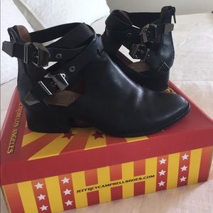 Jeffrey Campbell Everly bootie!