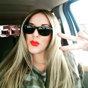 Meet your Posher, Roxanne