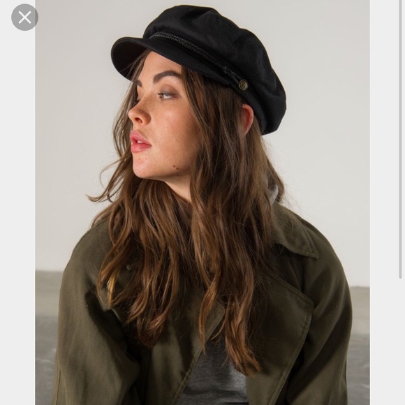 black fiddler hat