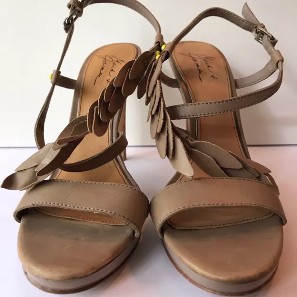 Never Worn Badgley Mischka Taupe Leather Heel 9.5M
