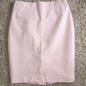Women's Ann Taylor peach seer sucker skirt