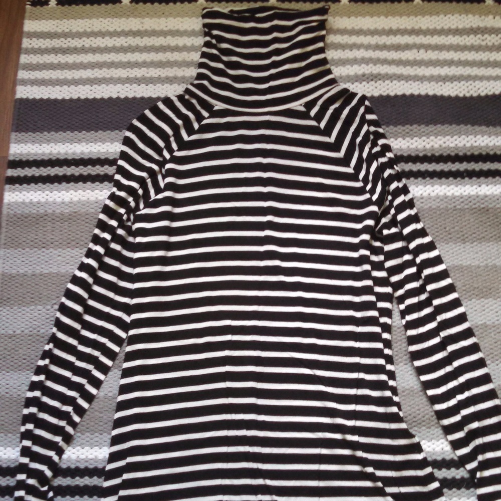 *FLASH SALE* Old Navy Striped Turtleneck