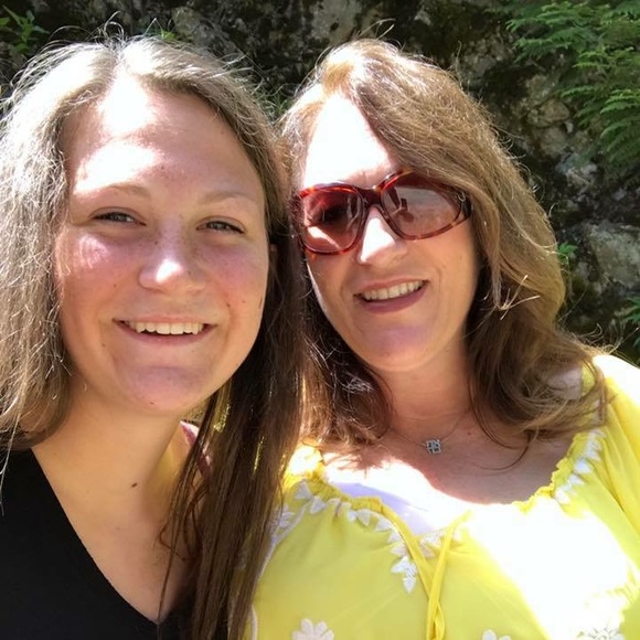 Meet Your Posher - Picture 2 of 2