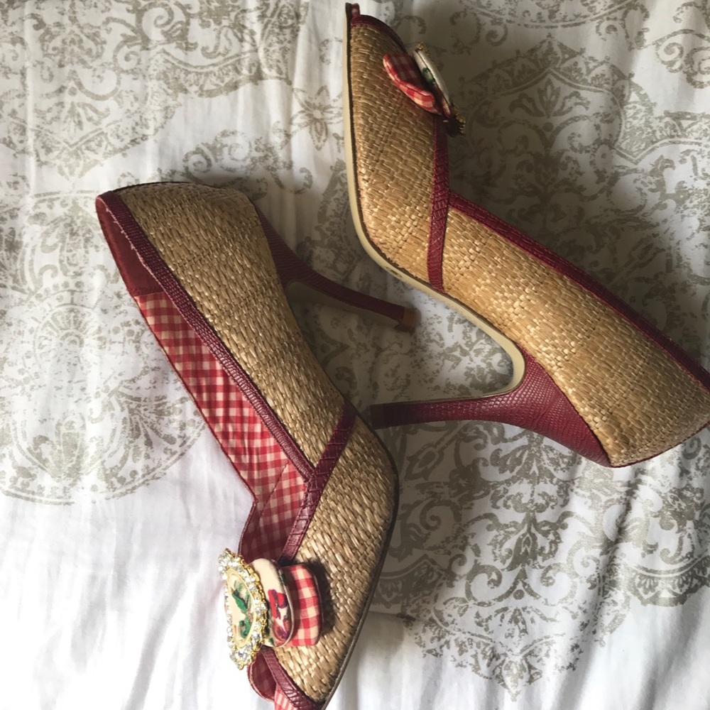✨HP 9.18✨{Chinese Laundry} straw gingham stiletto