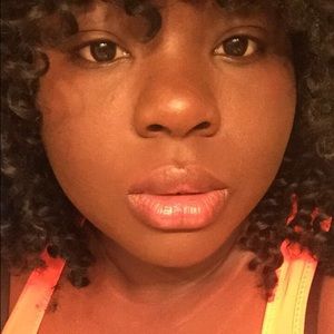 Meet your Posher, Esmeralda