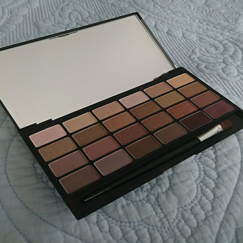 Urban Outfitters Rose Edition Nude Palette