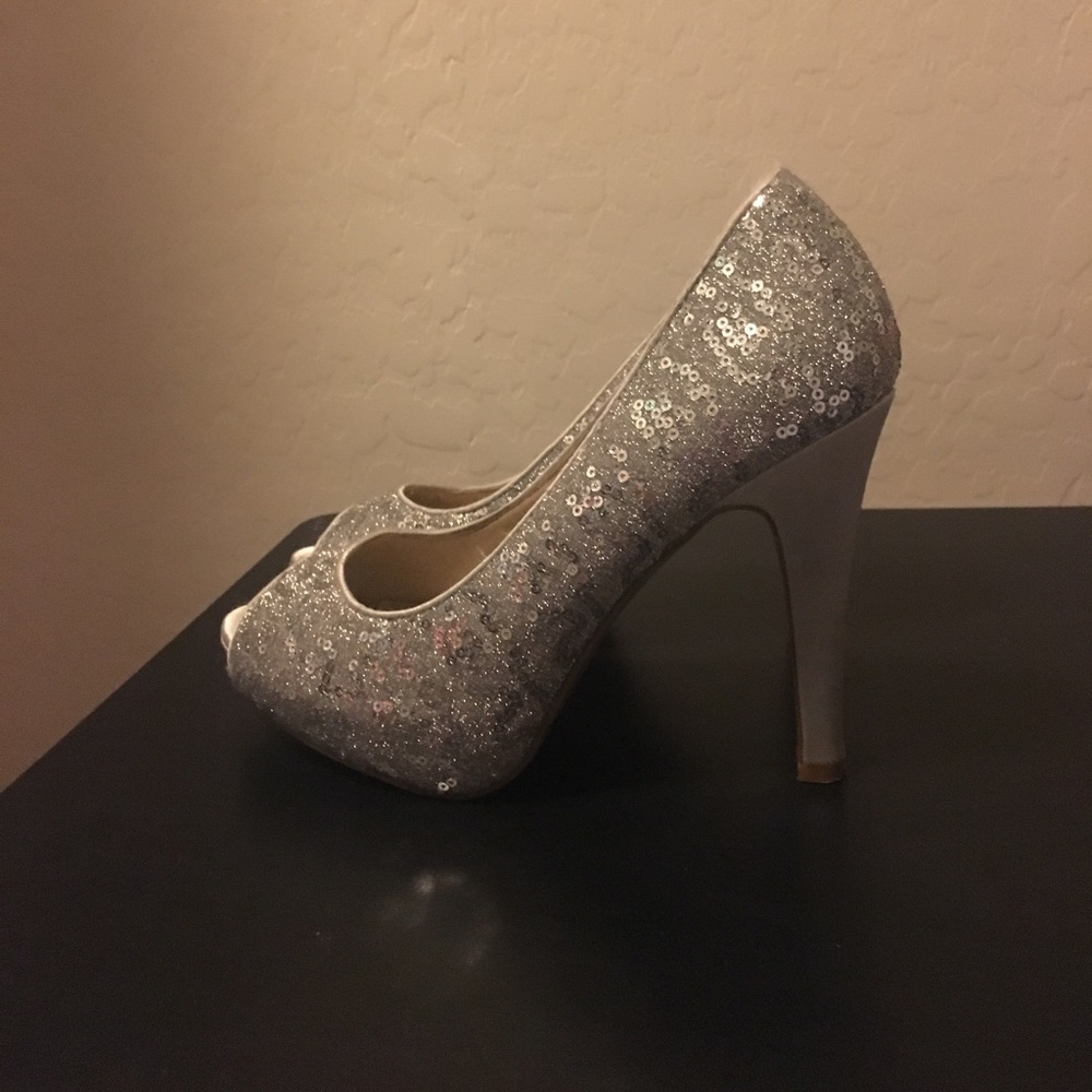Shoes - Picture 2 of 4