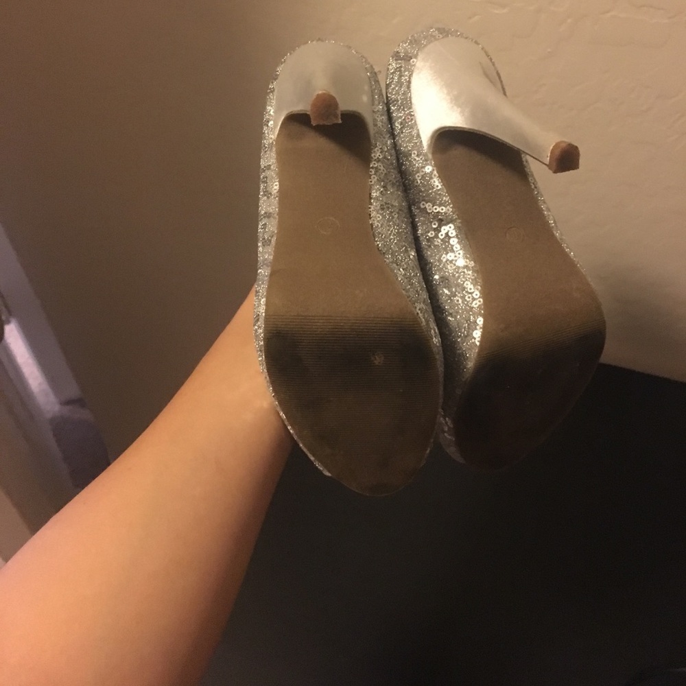 Shoes - Picture 3 of 4