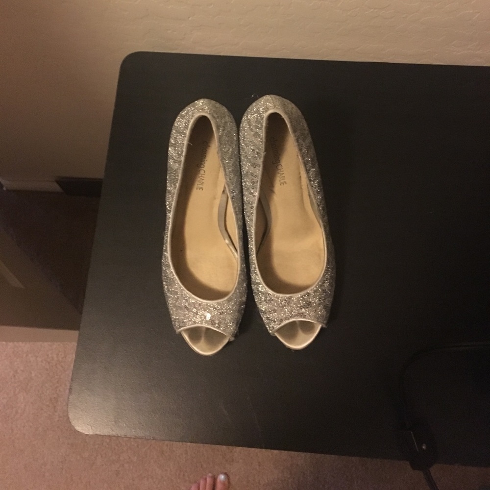 Shoes - Picture 4 of 4
