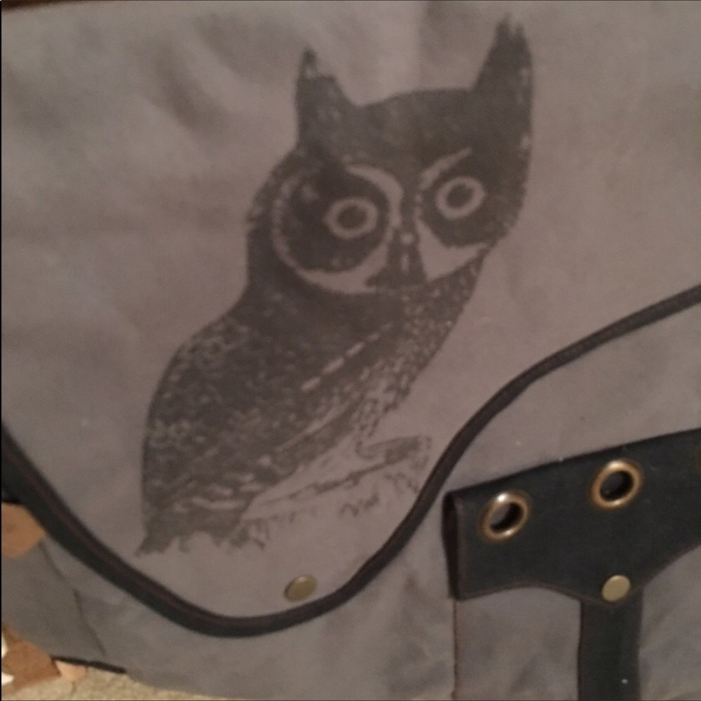 REDUCED.....CROSSBODY BAG - Picture 2 of 4