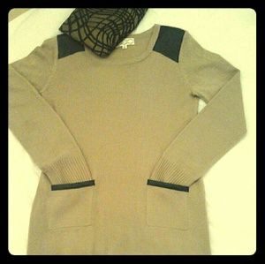 Sweater dress with pockets