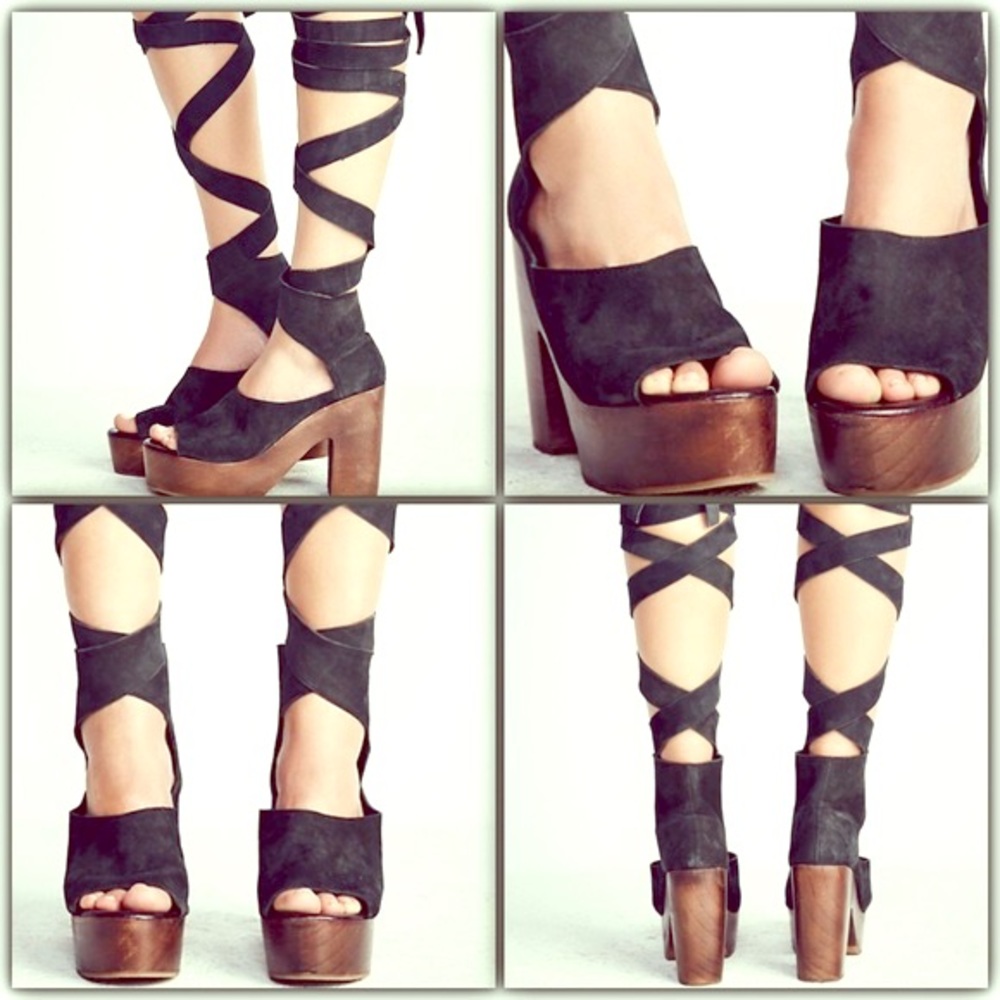 FREE PEOPLE Touch the Sky Wrap clogs