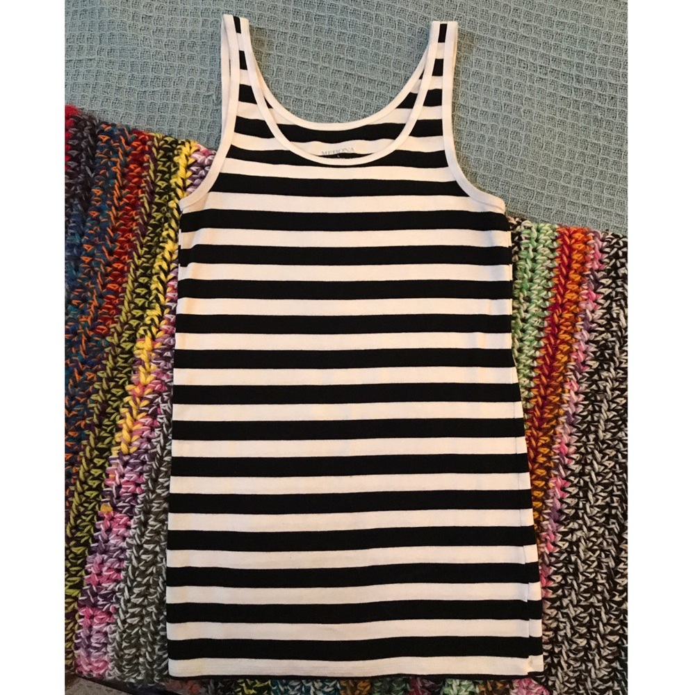Black and white scoop neck tank