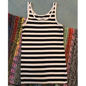 Black and white scoop neck tank