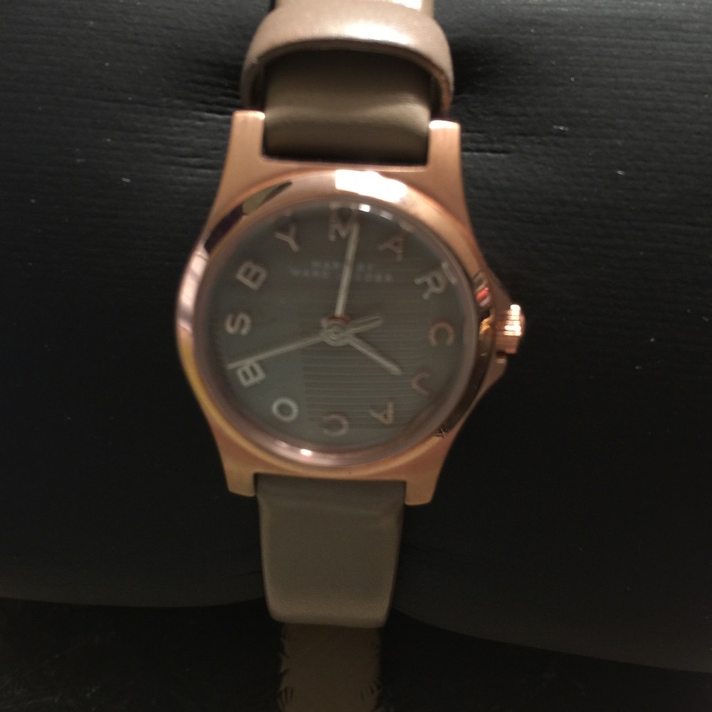 Marc jacobs tan leather watch. barely used. New