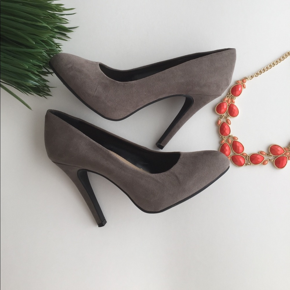 SOLD!!! Jessica Simpson grey heels - Picture 3 of 5