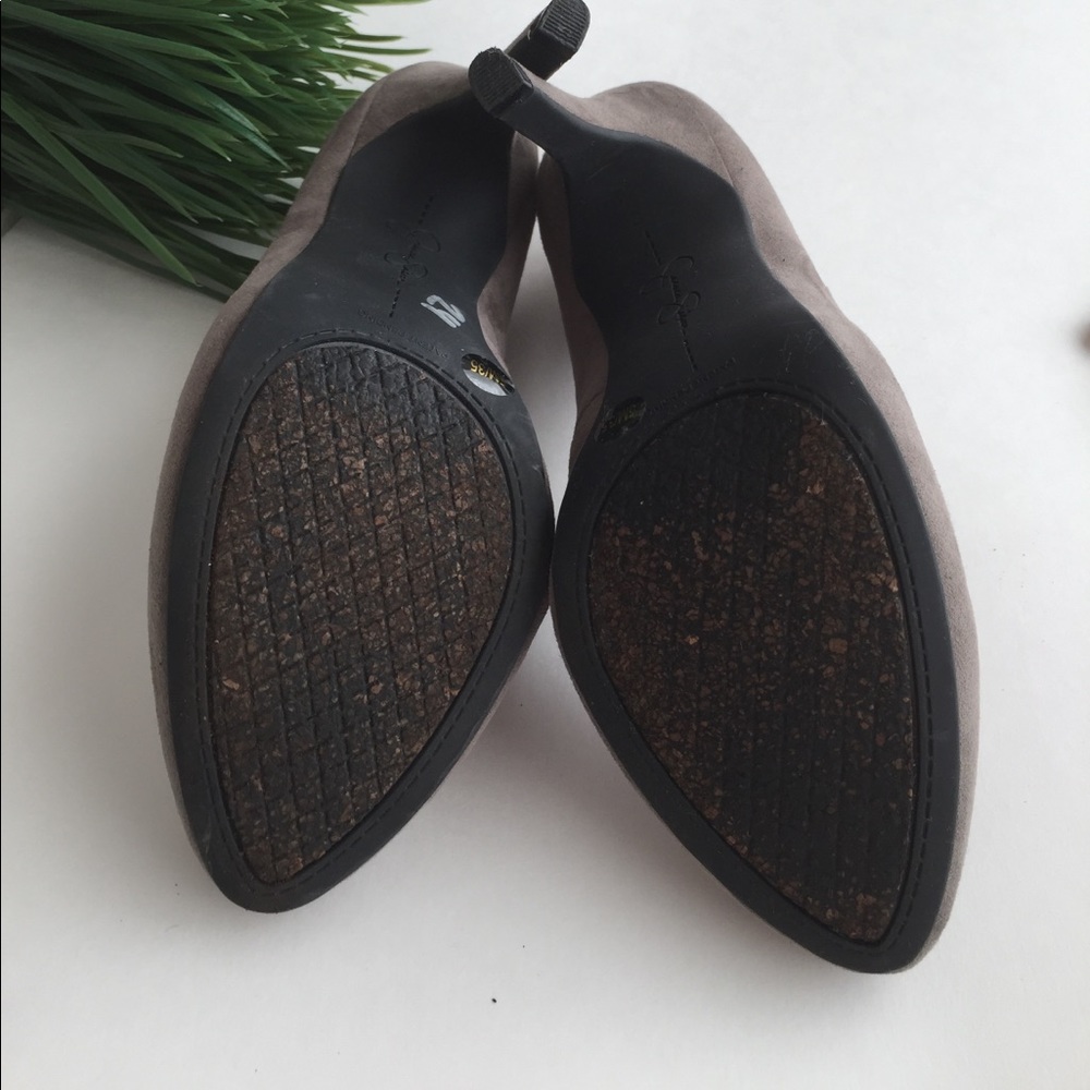 SOLD!!! Jessica Simpson grey heels - Picture 5 of 5