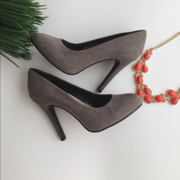 SOLD!!! Jessica Simpson grey heels - Picture 3 of 5