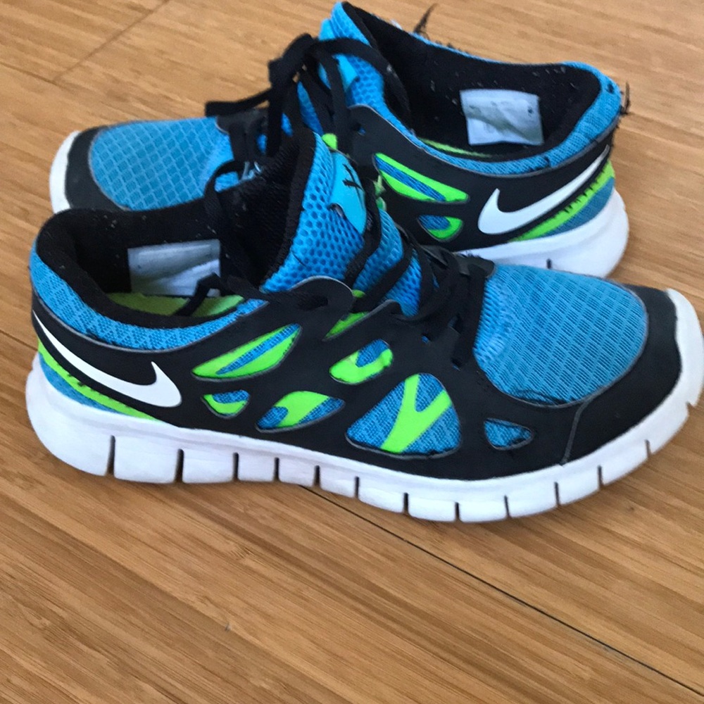 Female Nike snickers