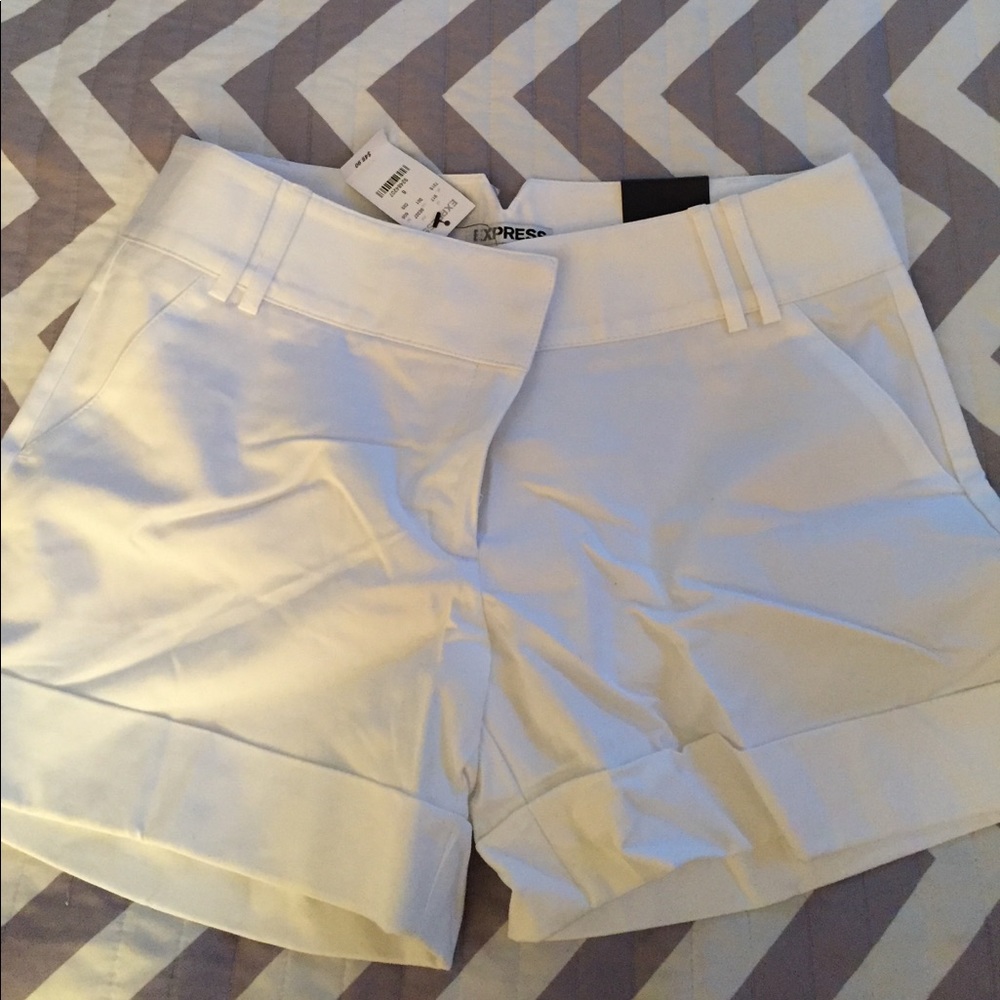 EXPRESS NWT trouser shorts, size 6