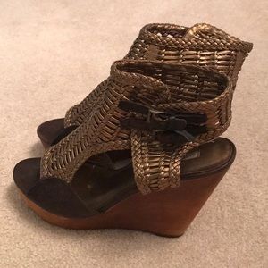 Cynthia Vincent gold leather wedge