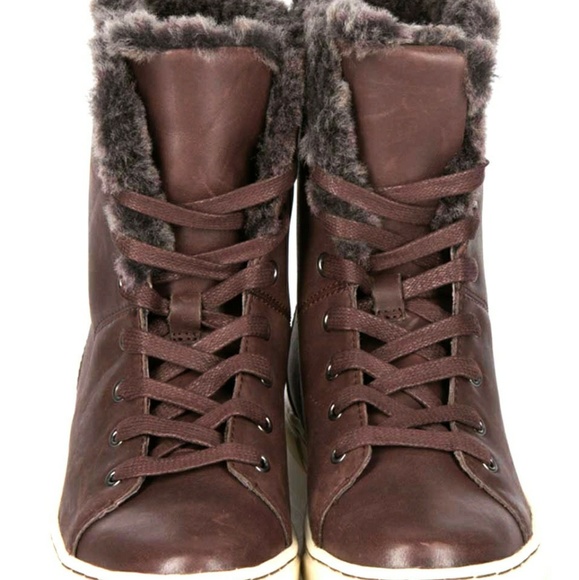 New Ugg Croft Luxe Sneaker - Picture 2 of 8