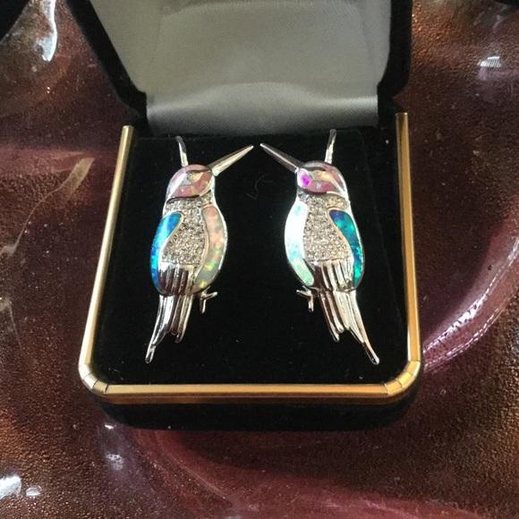 Enchanting Hummingbird Earrings - Picture 4 of 6
