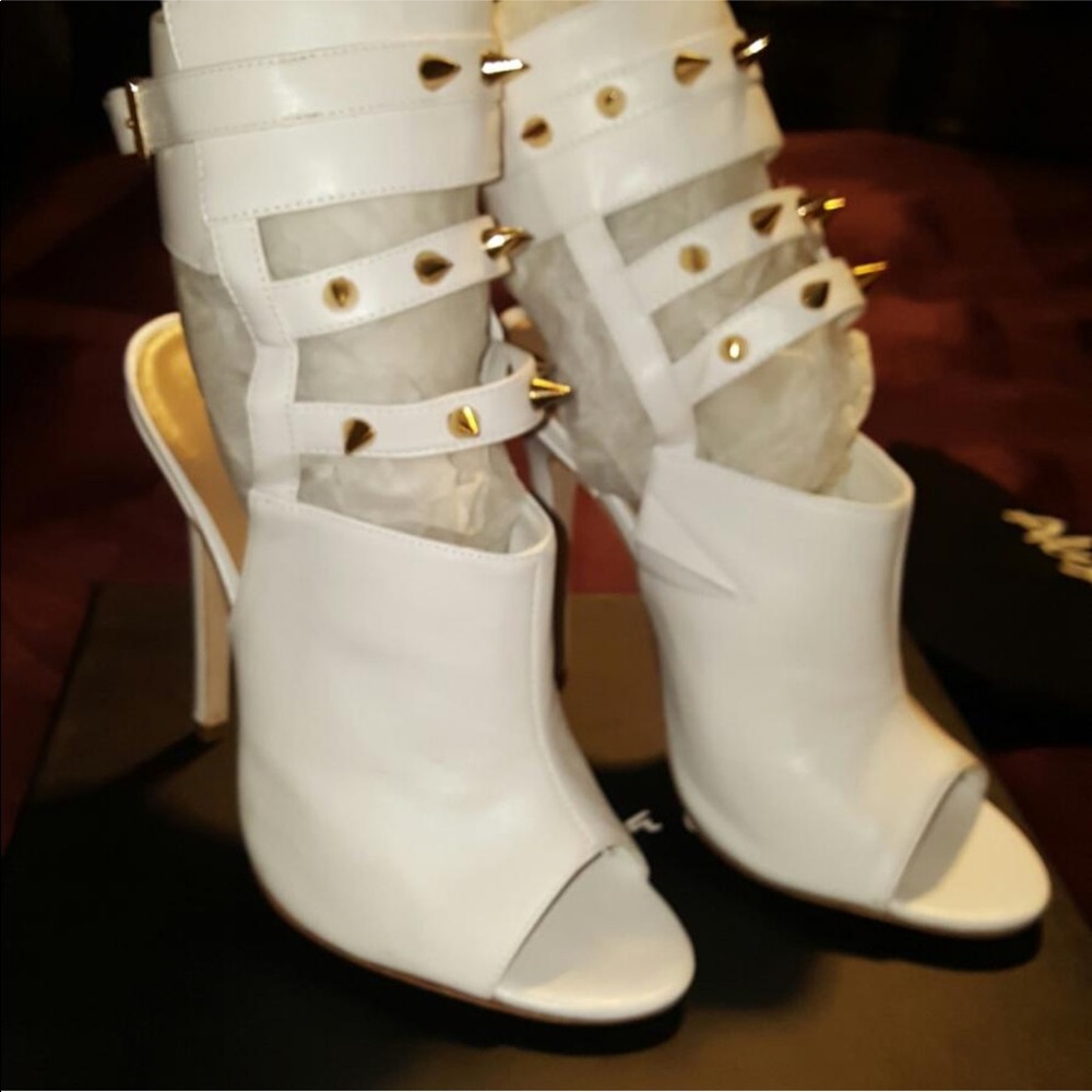 Heels - Picture 2 of 6