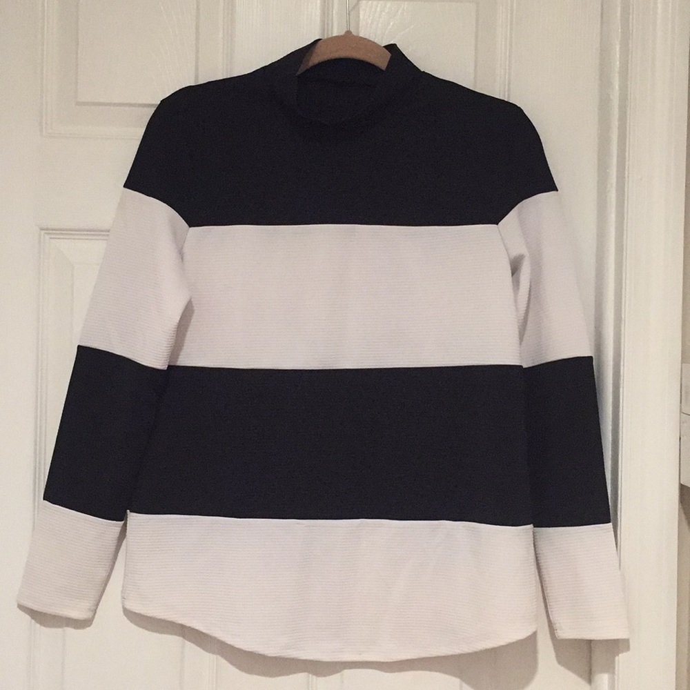 Black and white Mock-turtle  neck Sweater