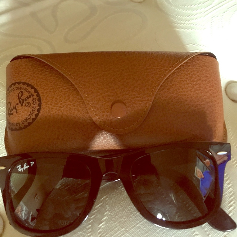 Ray-Ban Wayfarer Polarized Sunglasses