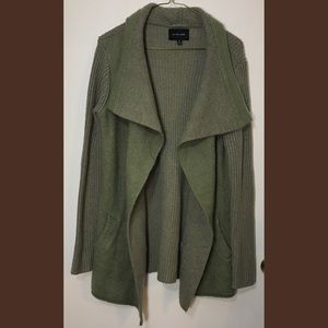 army green long sleeve sweater shall