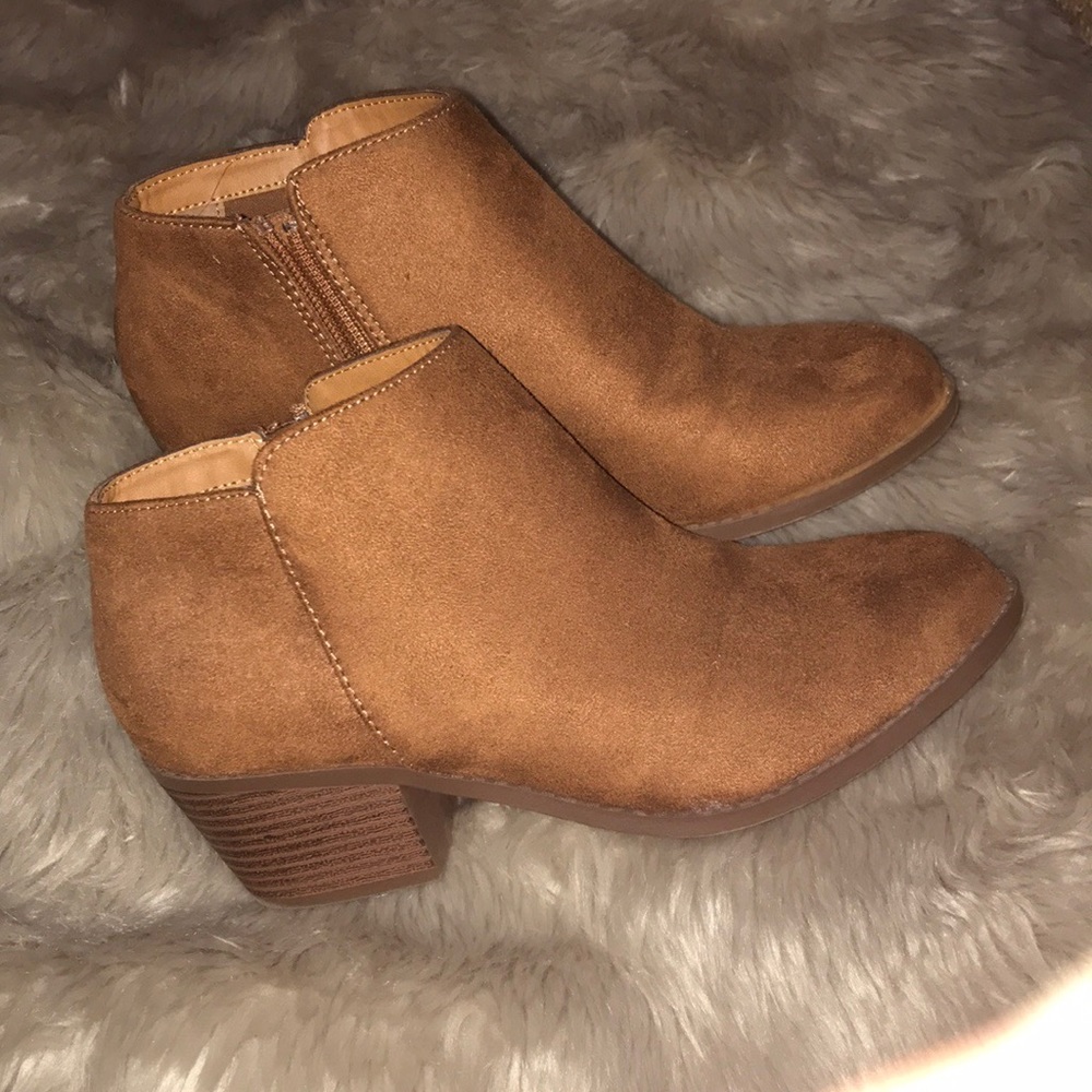 Camel booties