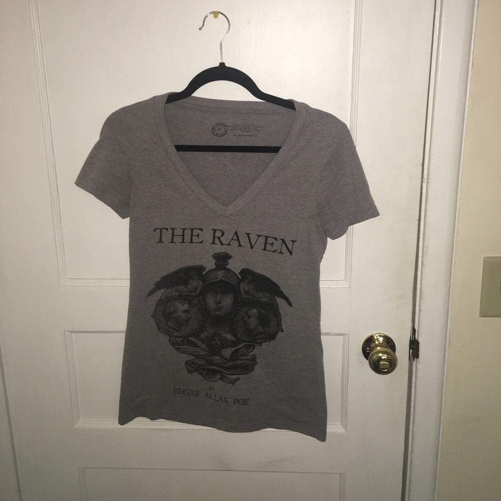⭐️SOLD🌙Out of print deep v "The Raven" Tshirt - Picture 1 of 1