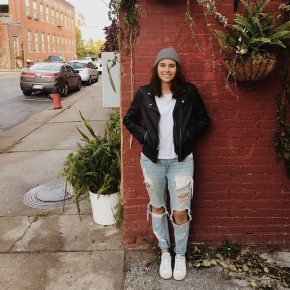 Meet your Posher, Emily - Picture 1 of 1