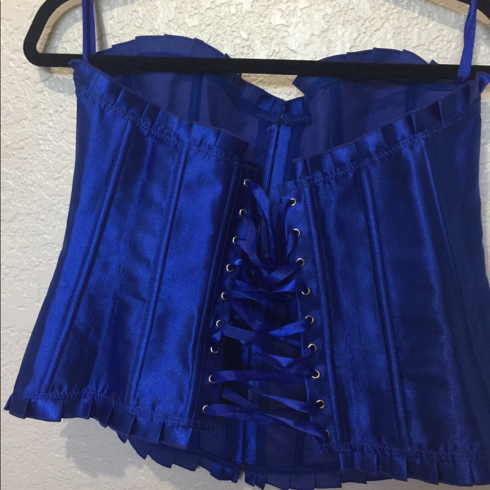 Corset - Picture 2 of 4