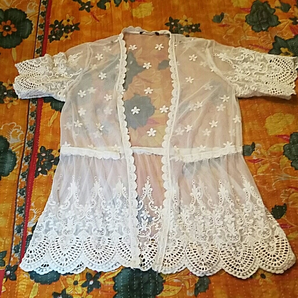 LACE COVER UP CREAM COLOR SHORT SLEEVE O/S