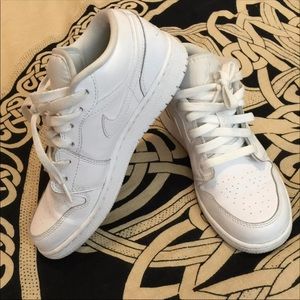 Boys Nike shoes, size 4.5