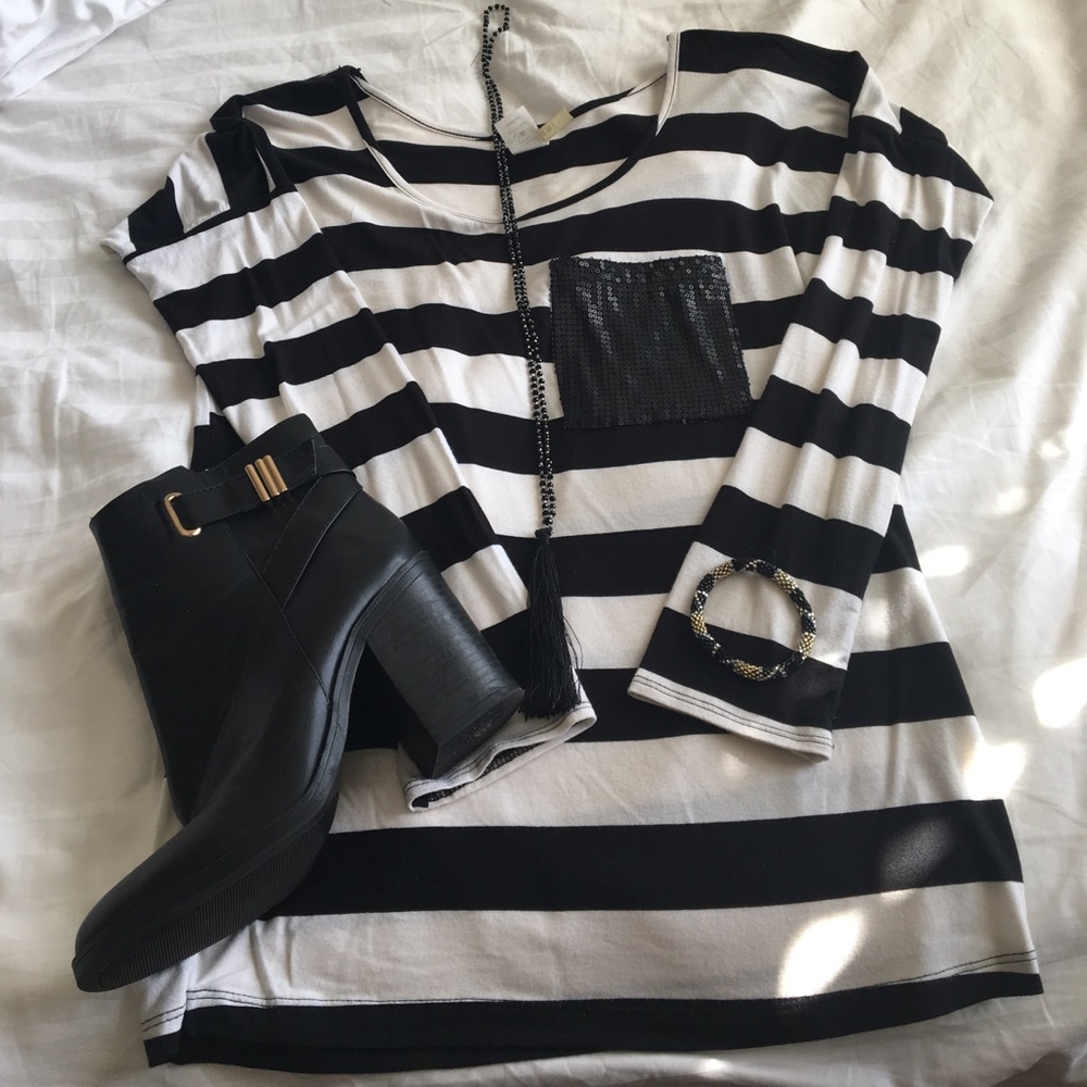 ❗️SALE❗️B+W stripe sequin pocket top