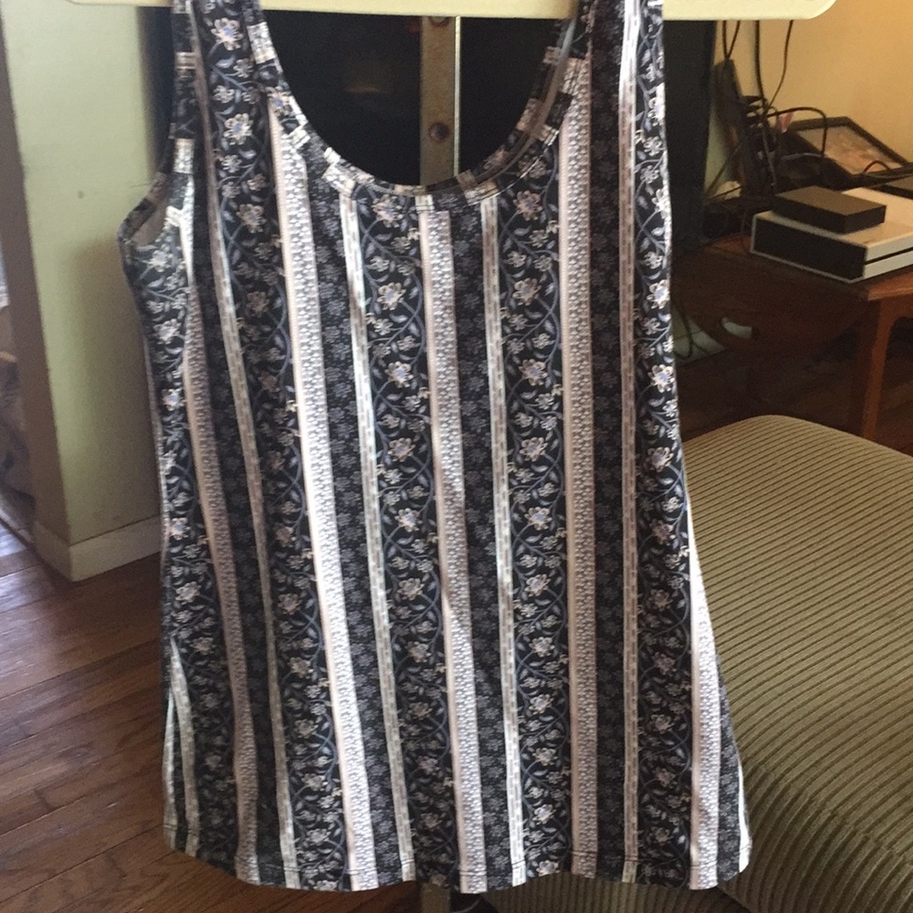 Tank top black pink purple white maurices scoop