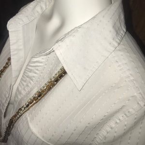 White button-down Ladies Blouse, stretchy cotton