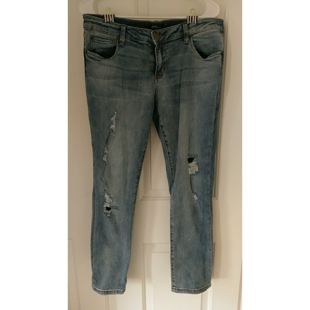 Distressed stretchy Blue Jeans