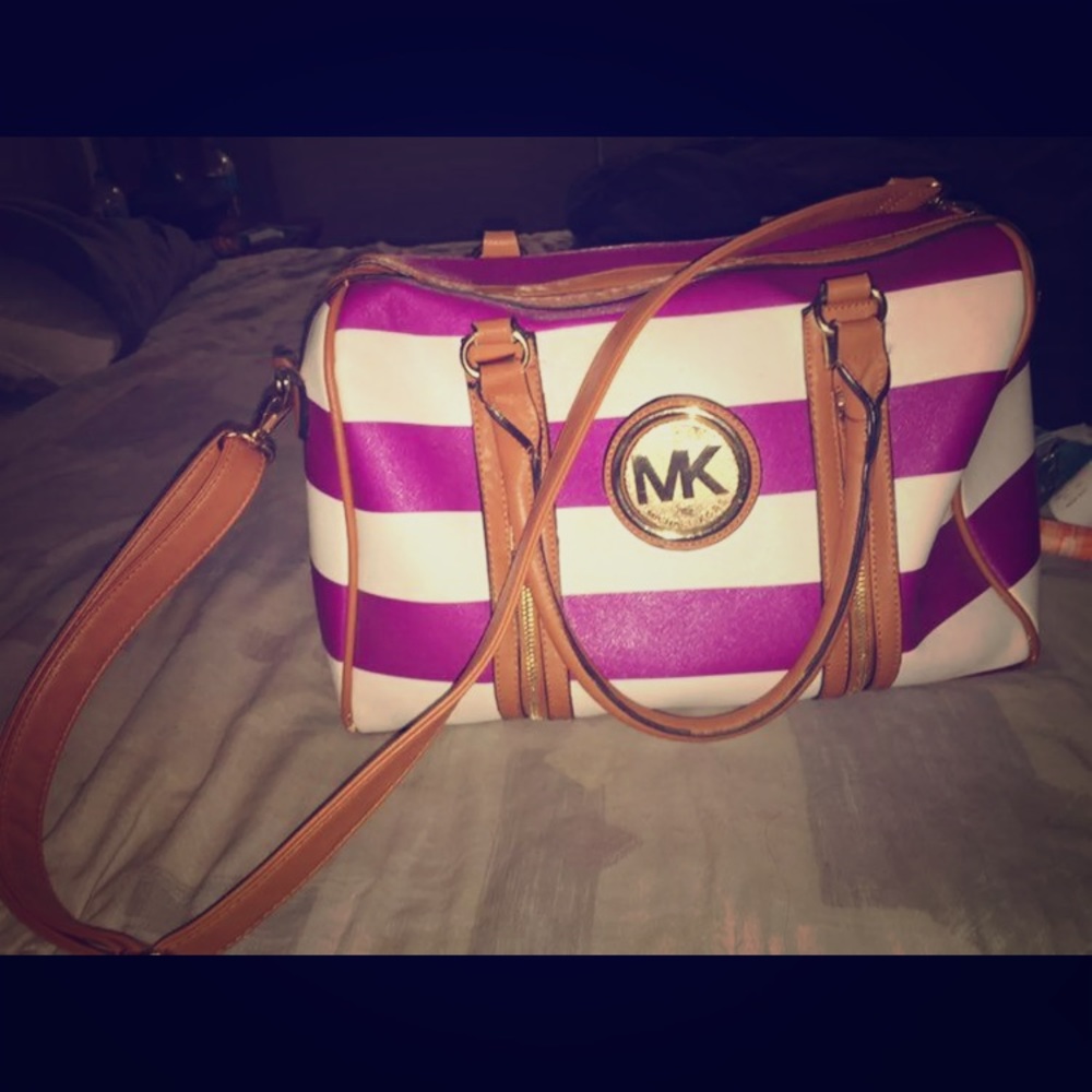 Michael Kors Purse (NO EMAILS)