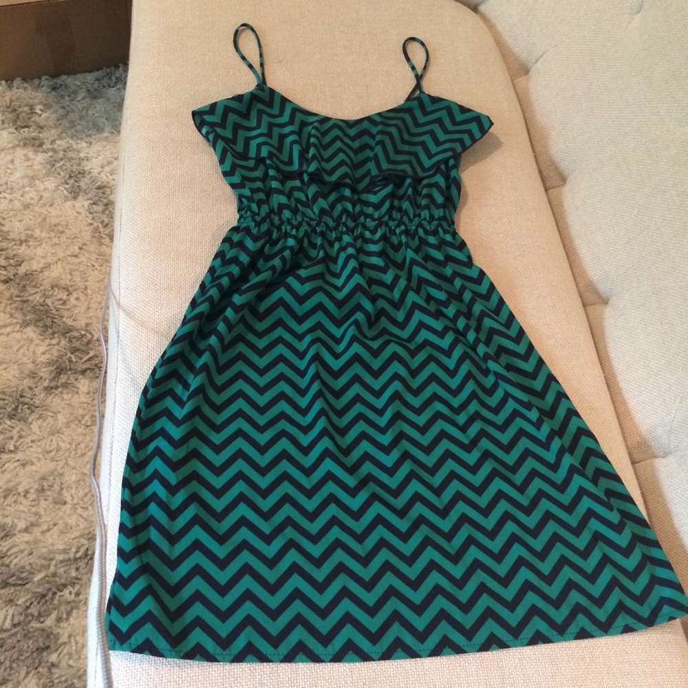 NWOT XS Chevron ruffle top tank dress