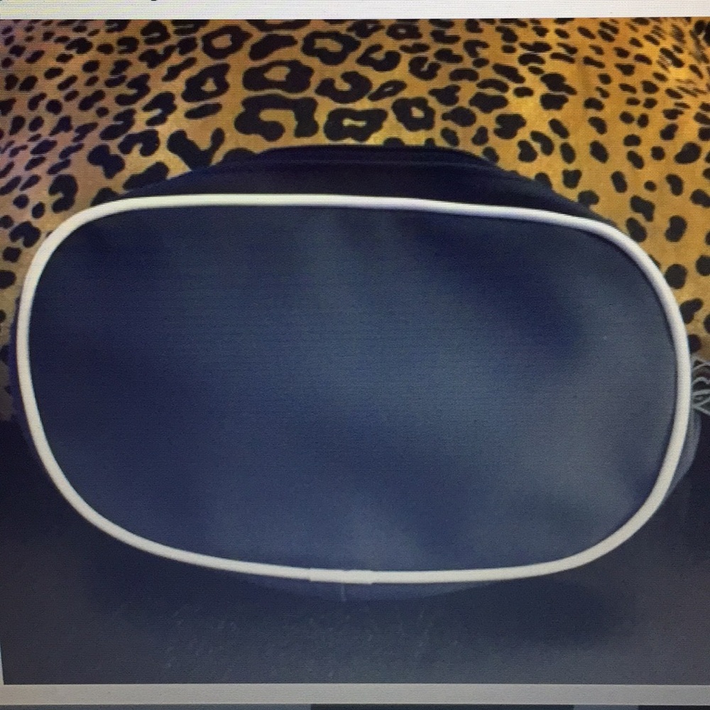 COSMETIC BAG🔴NWOT